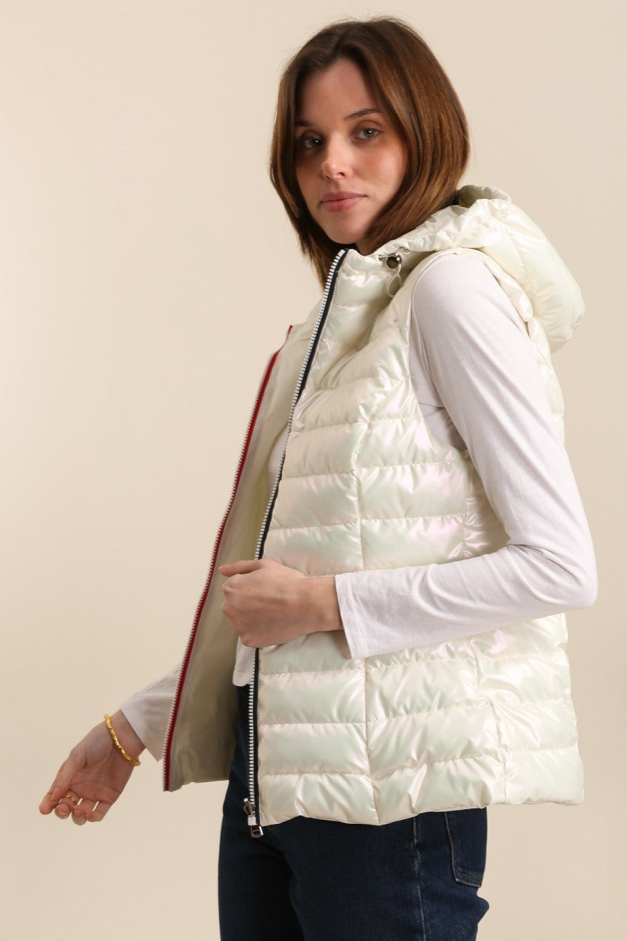 Waterproof sleeveless metallic gilet white