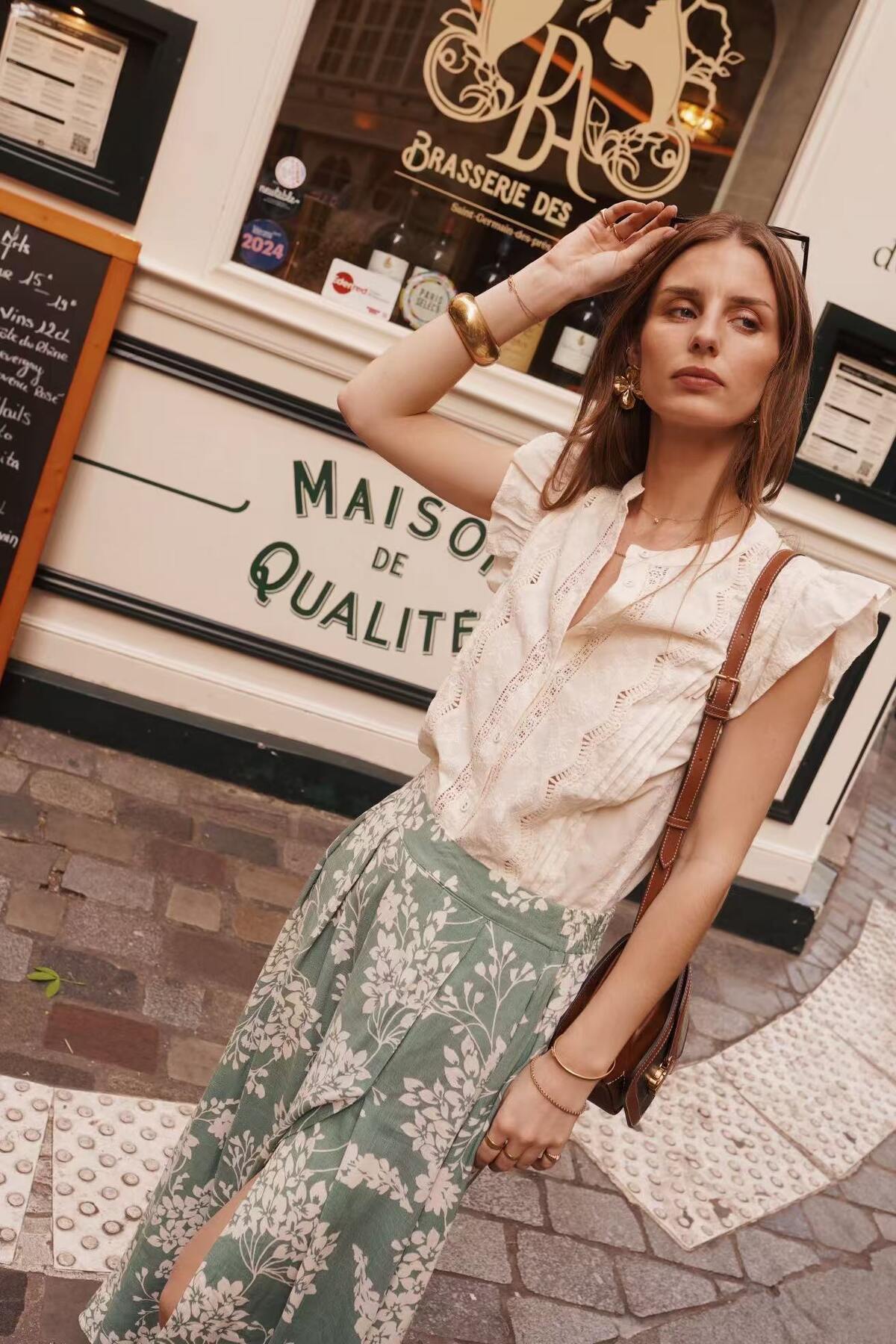 Sleeveless Embroider blouse