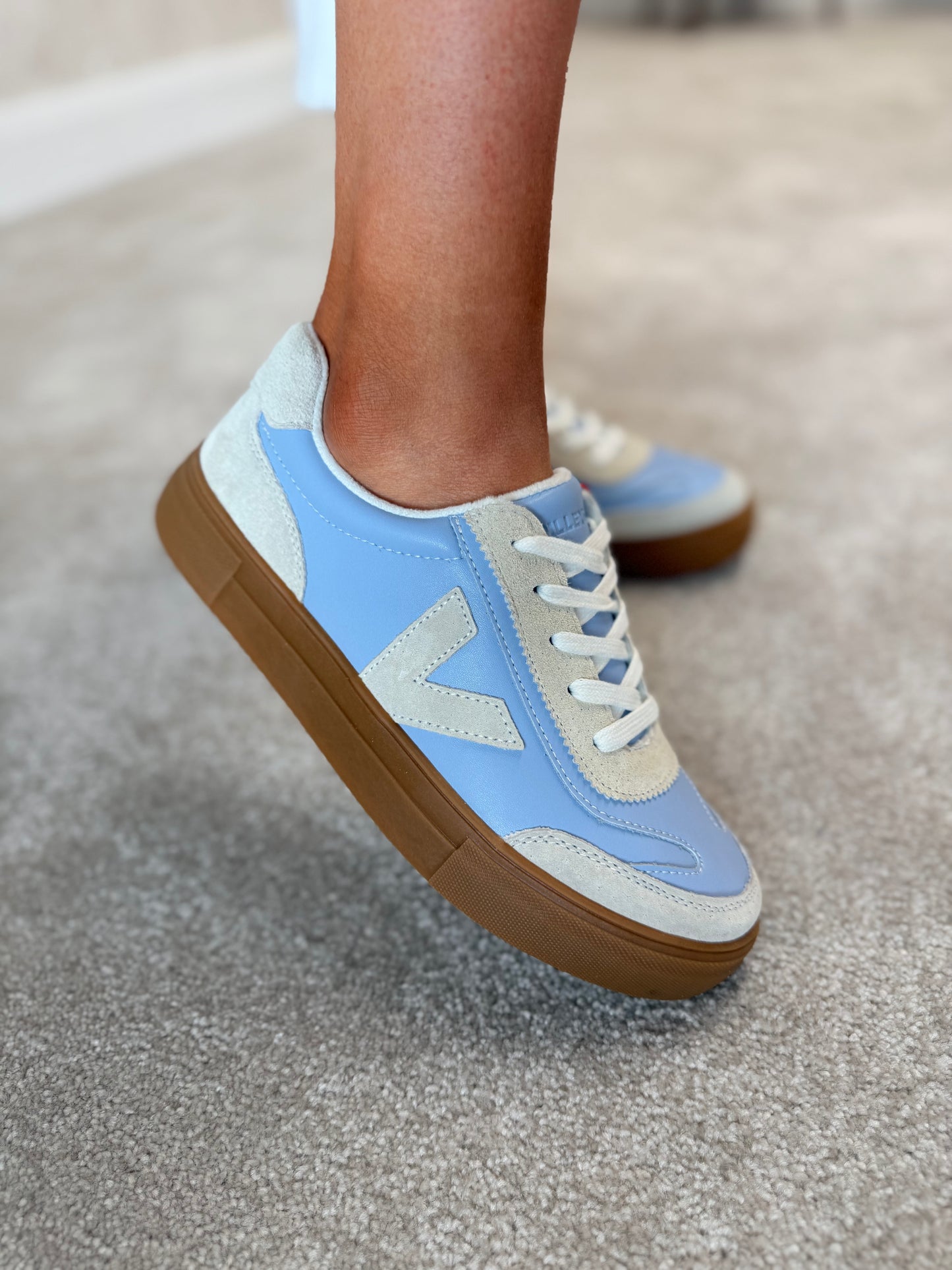 Eighty Aqua Whipped Trainers