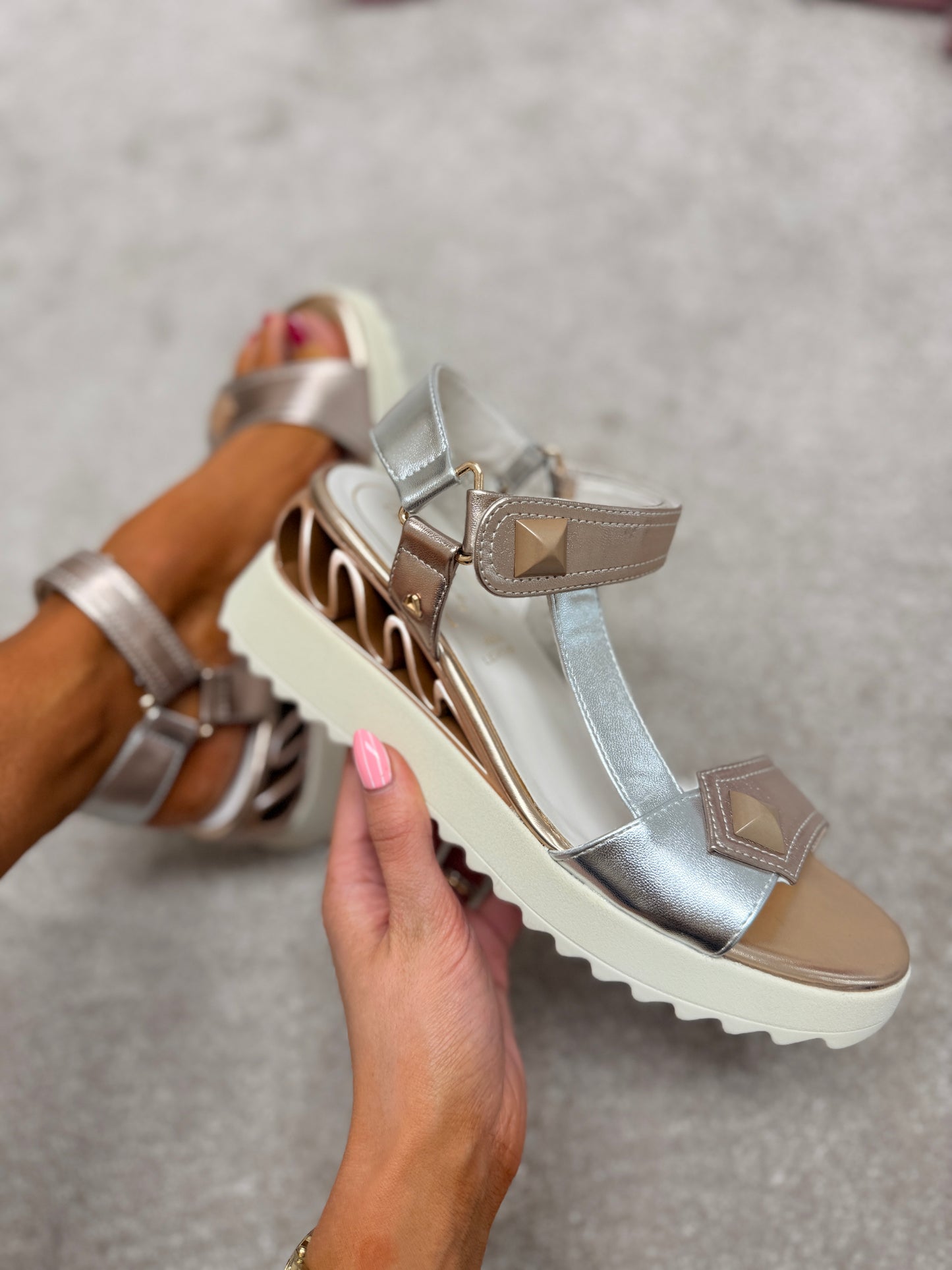 Better Alone Sandals Rose Gold
