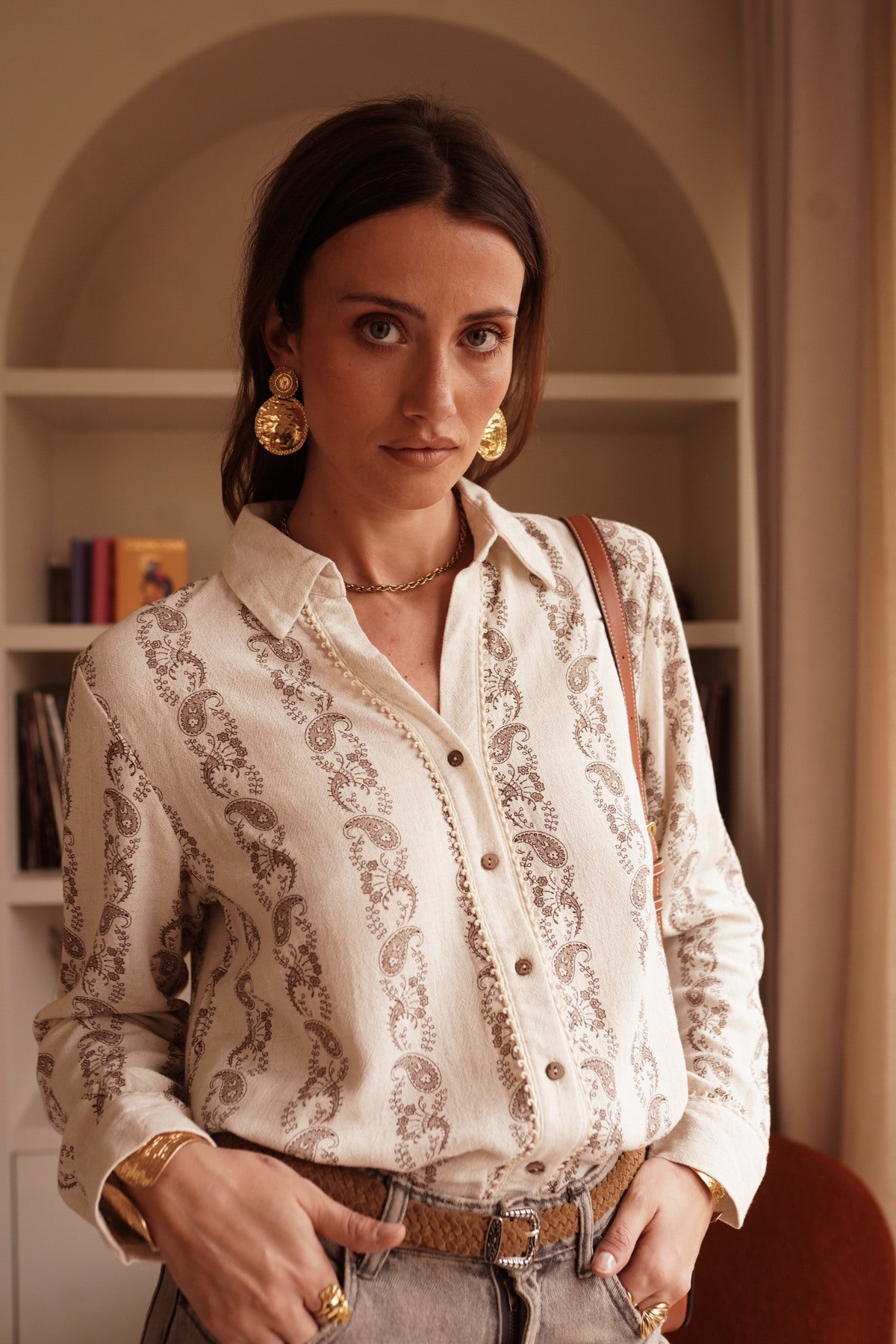 Boho-chic style shirt.