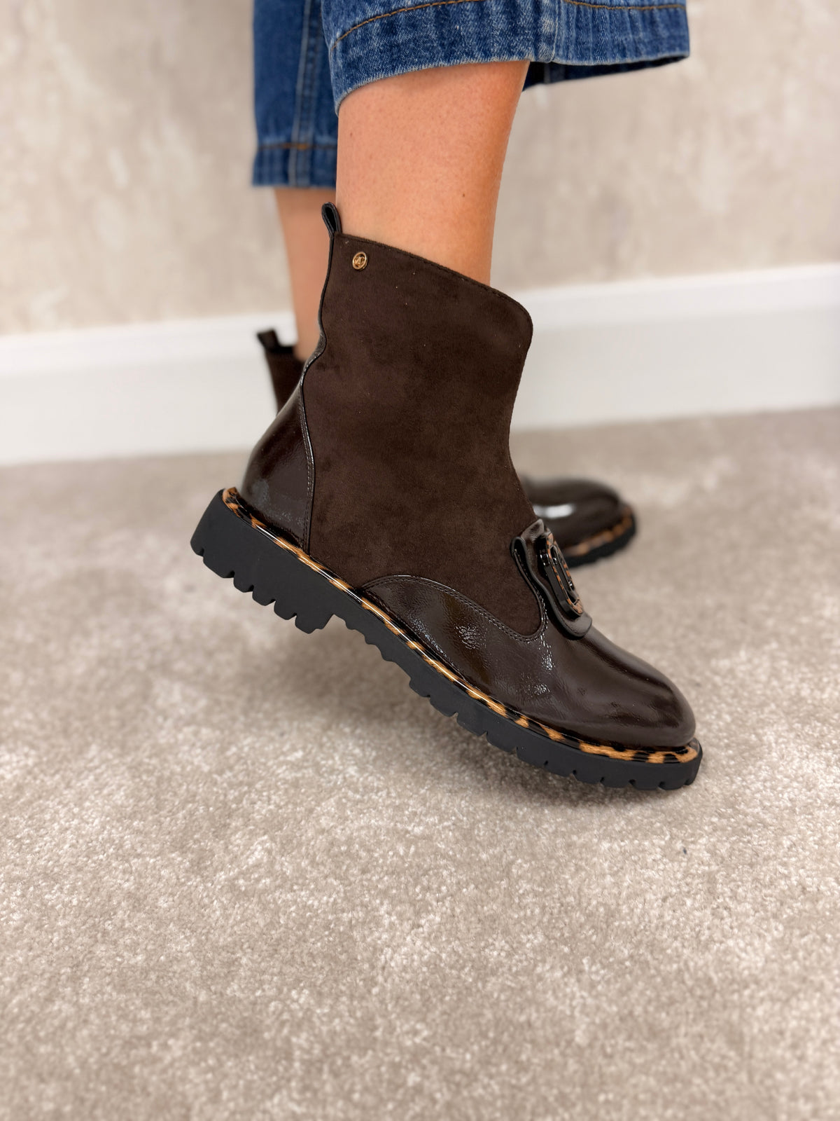 Wuhu one choccy boots