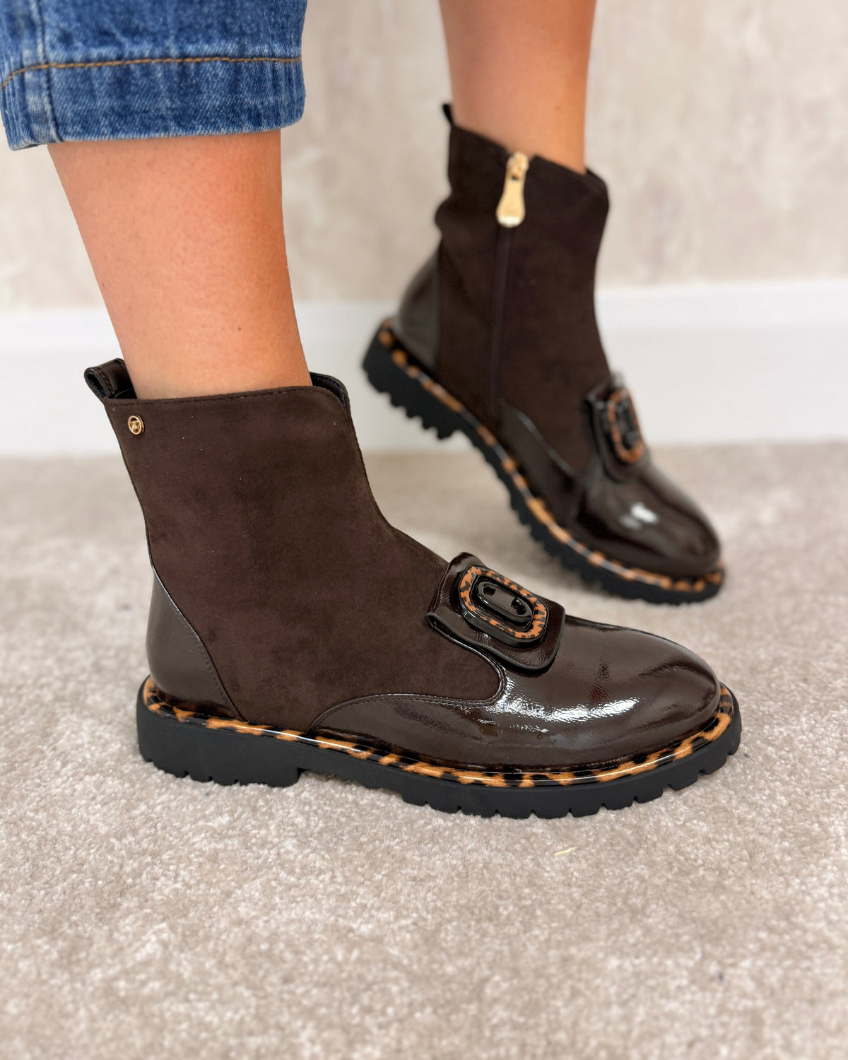 Wuhu one choccy boots