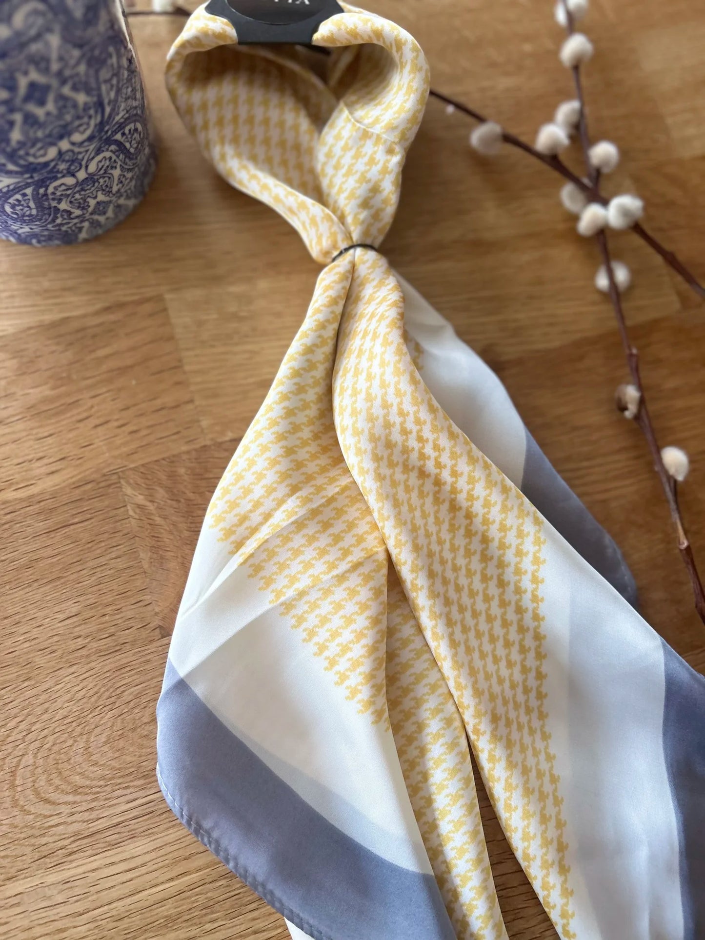 LOTTA Lemon grey dogtooth neck scarf 