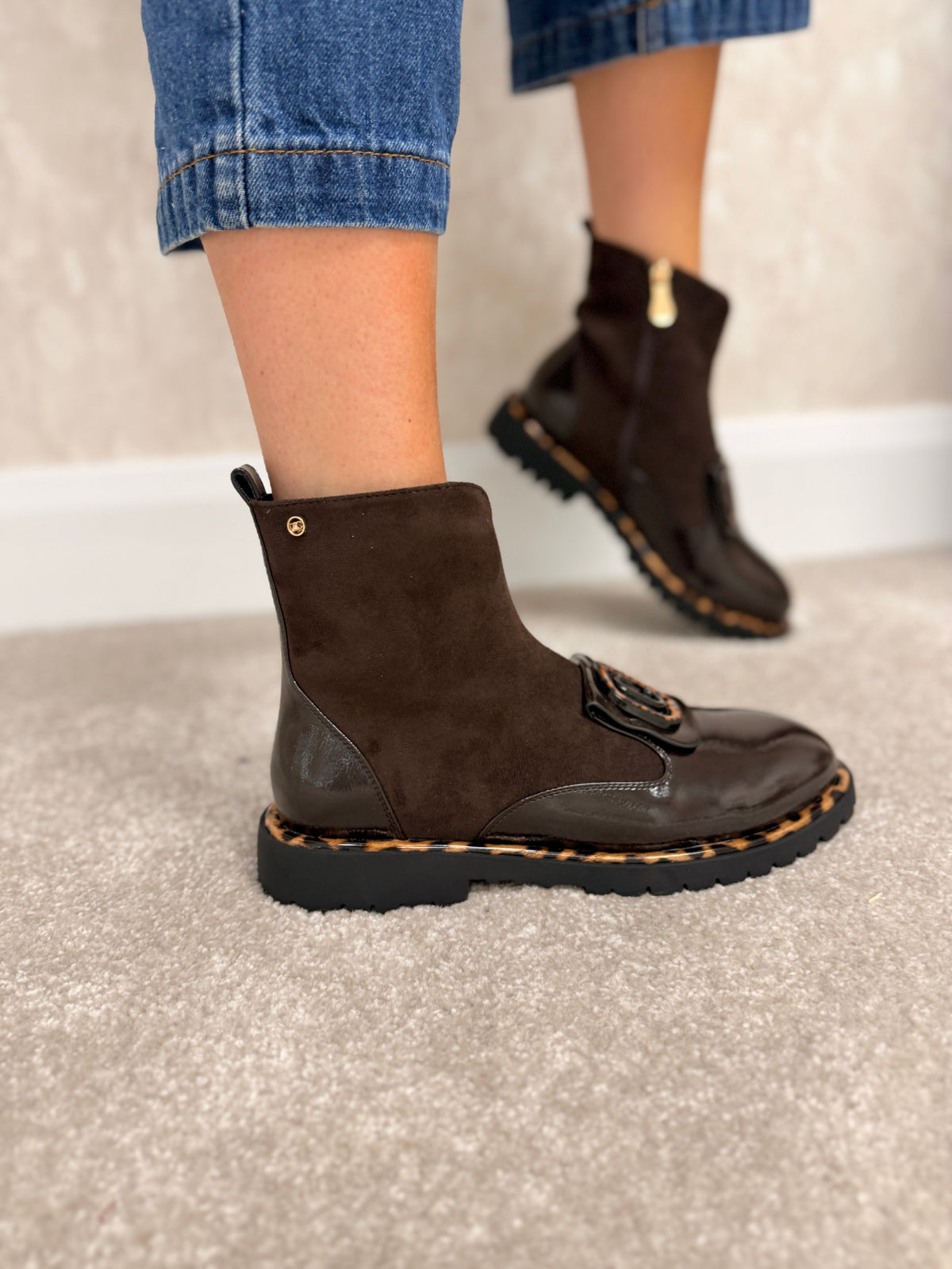Wuhu one choccy boots