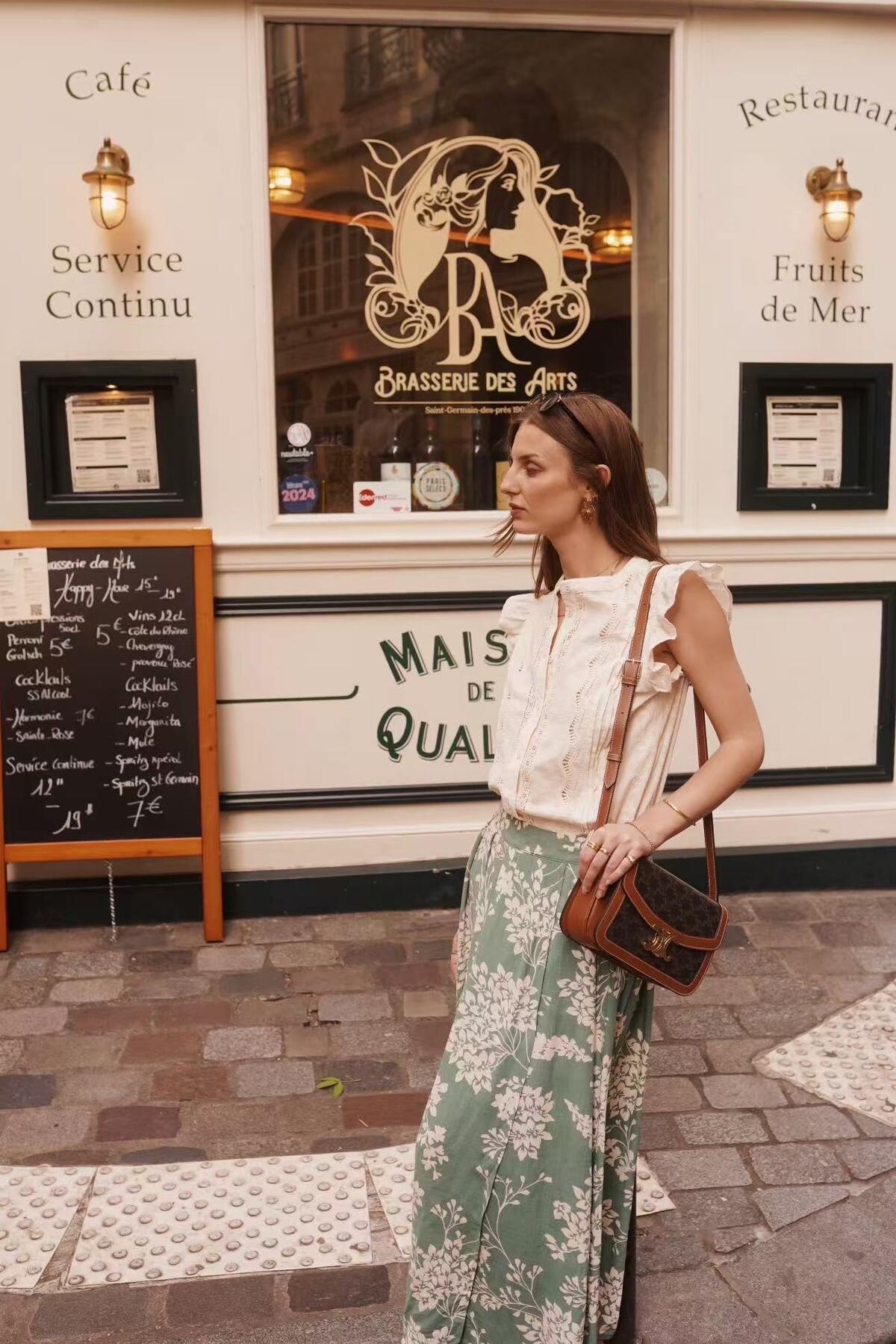 Sleeveless Embroider blouse