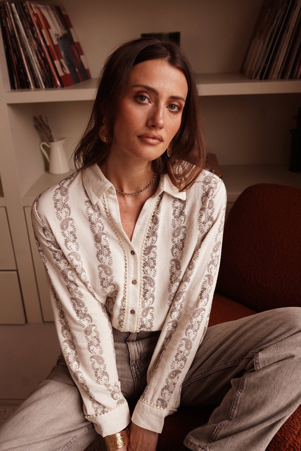 Boho-chic style shirt.