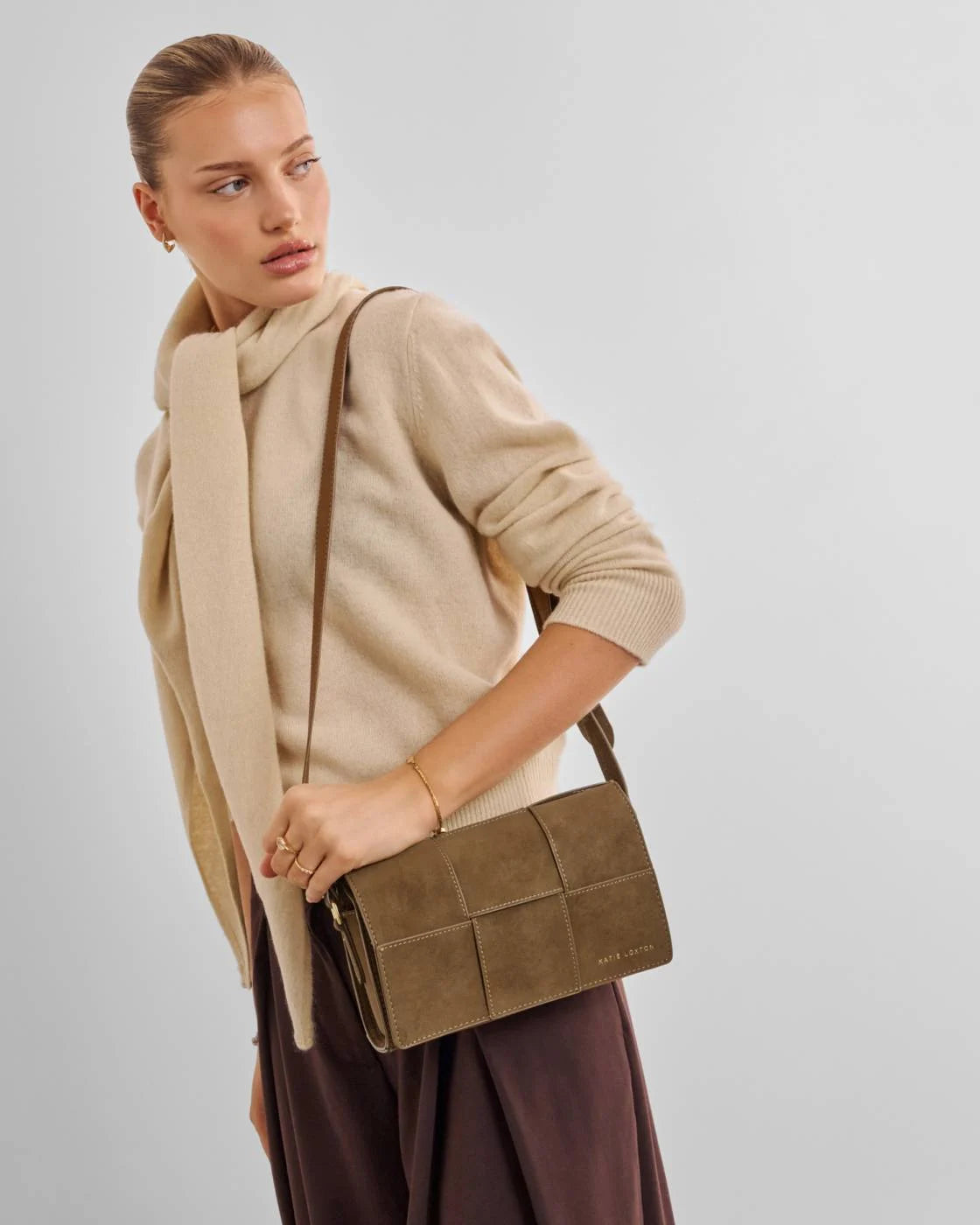 KLB4469 Taya crossbody bag caramel suedette