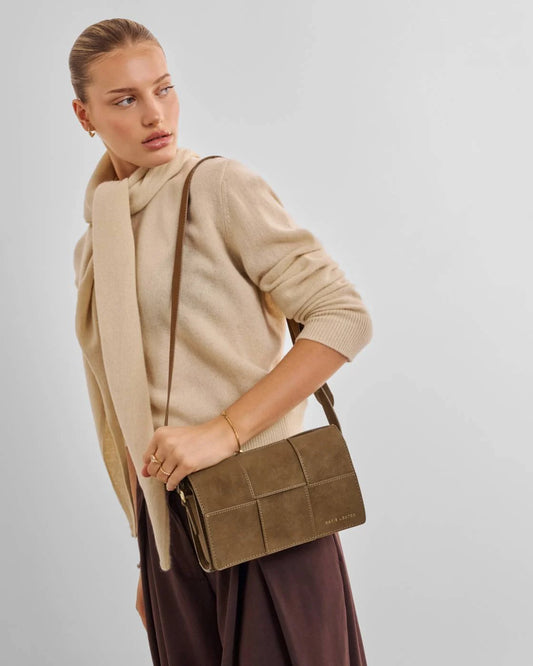 KLB4469 Taya crossbody bag caramel suedette