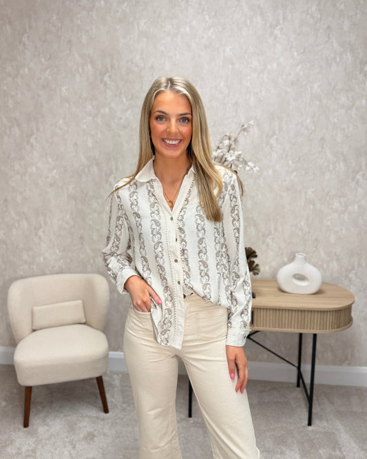 Boho-chic style shirt.