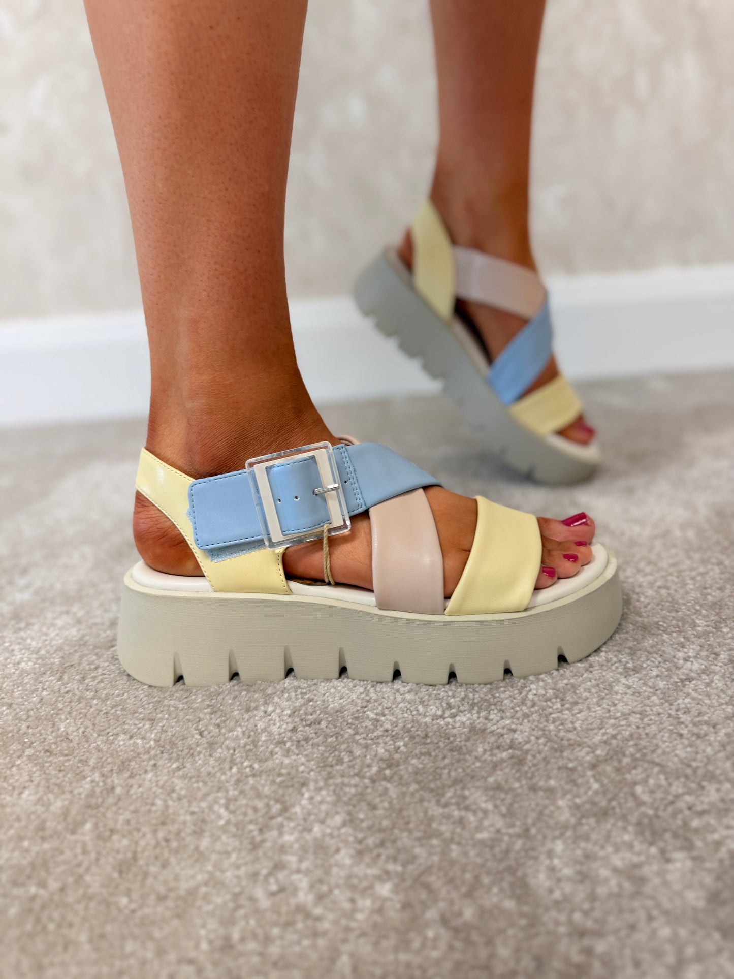 Vanilla Comb Sandals