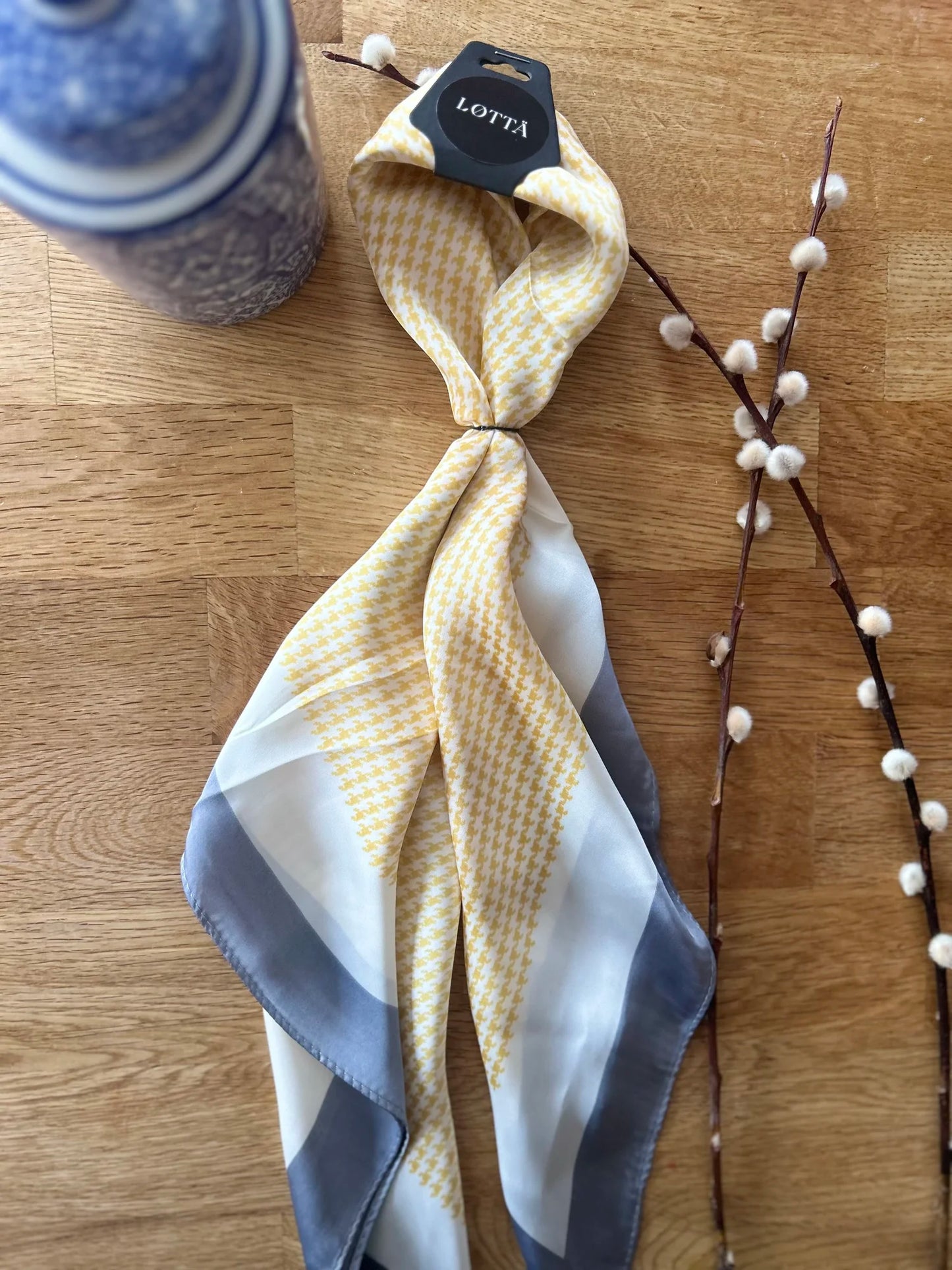 LOTTA Lemon grey dogtooth neck scarf 