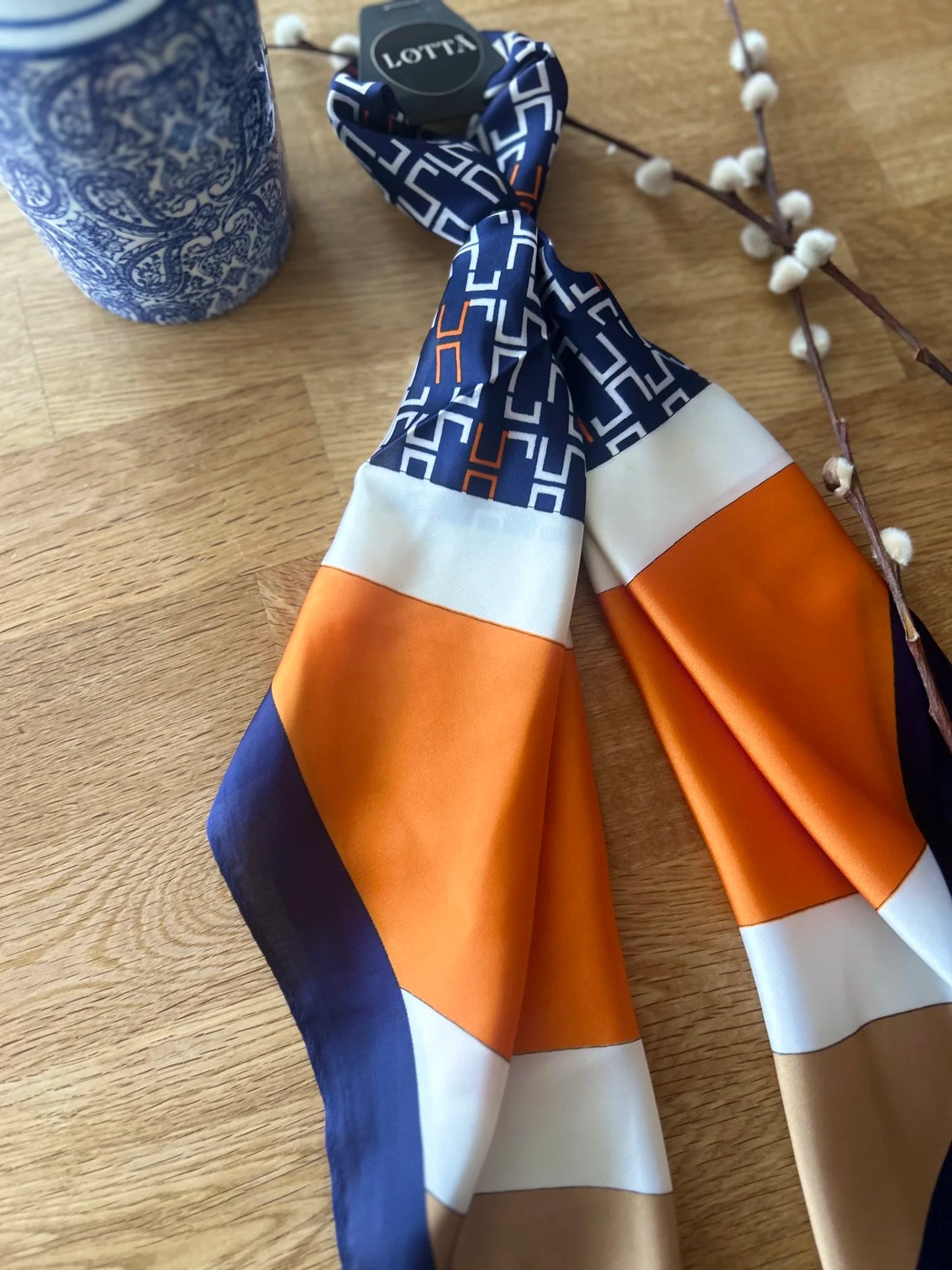 LOTTA Navy and orange neck scarf 