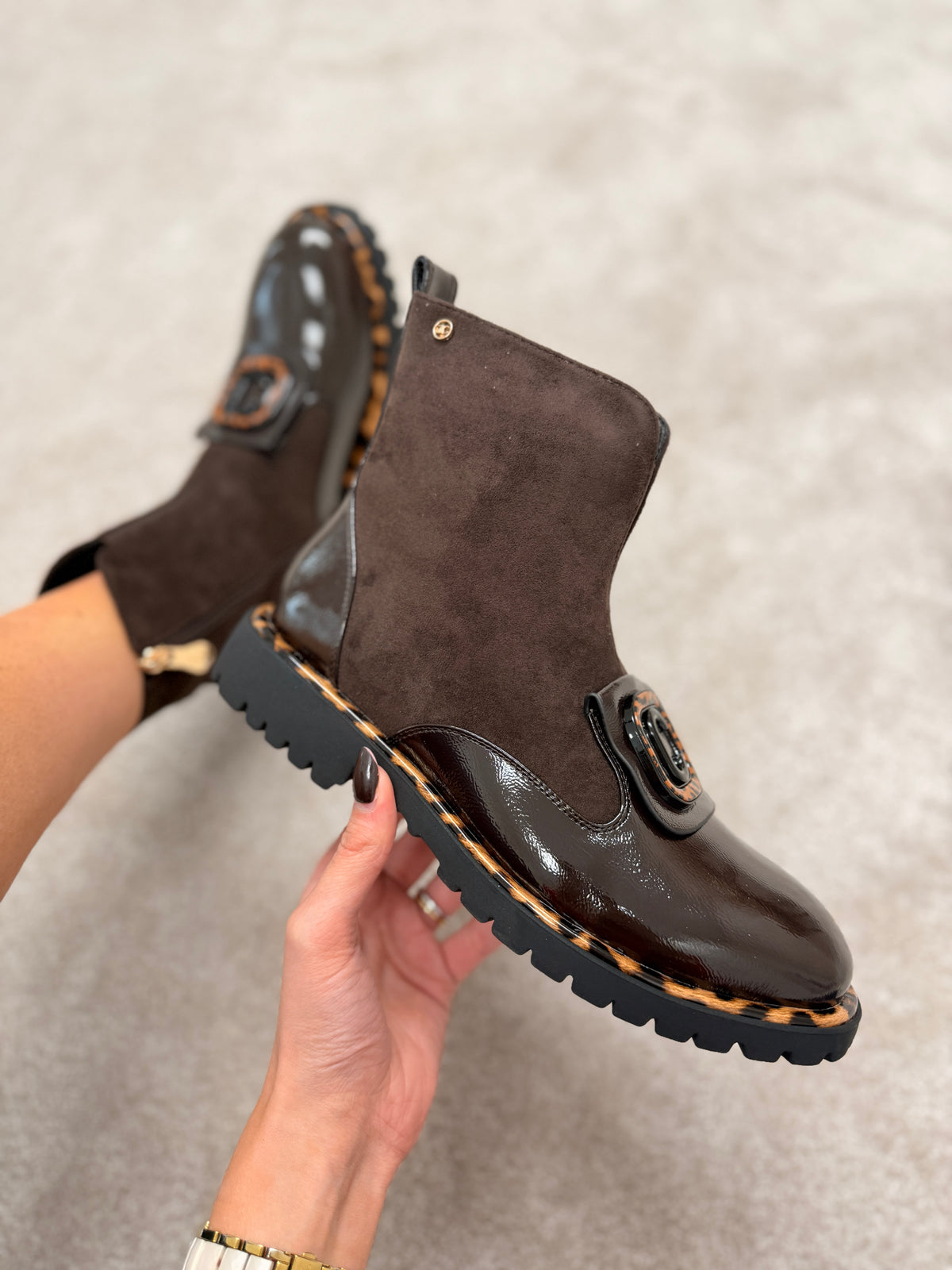 Wuhu one choccy boots
